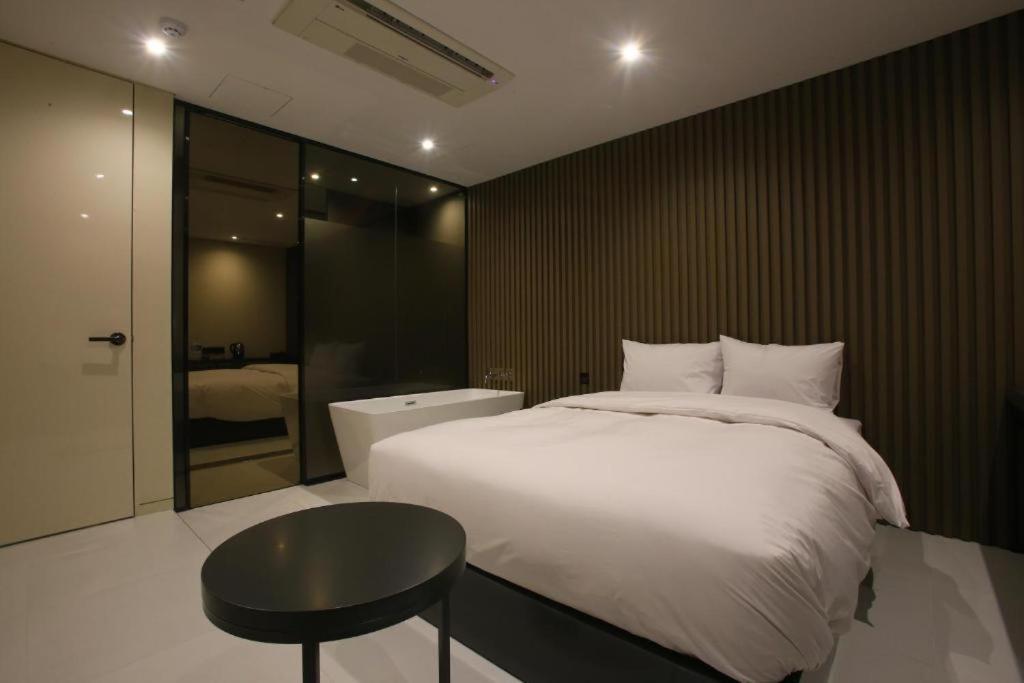 Hotel The Artist Yeoksam Seoul Exterior photo